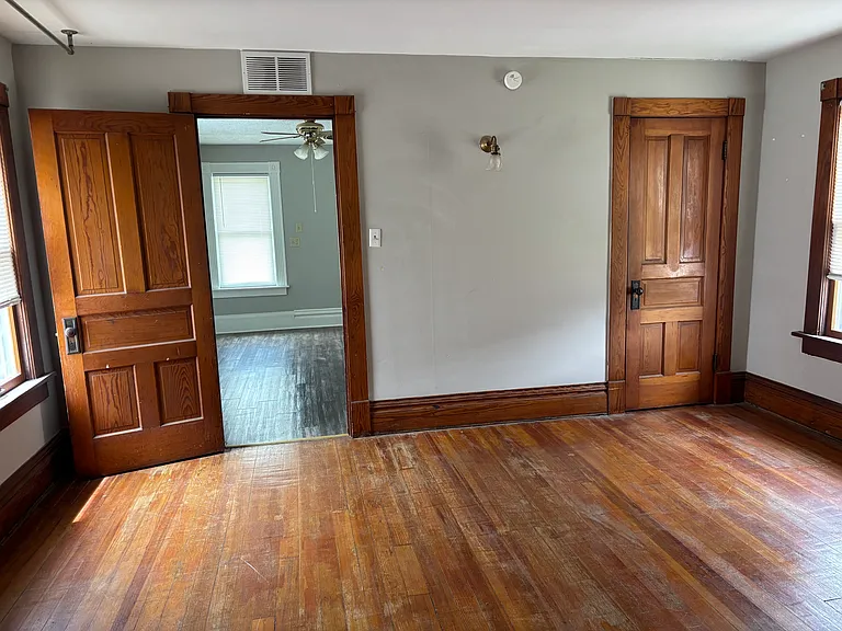 1215 Rhomberg Ave — Photo 3