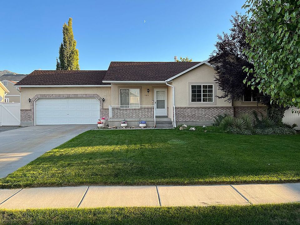 $449,900 (4 Beds, 3 Baths) 