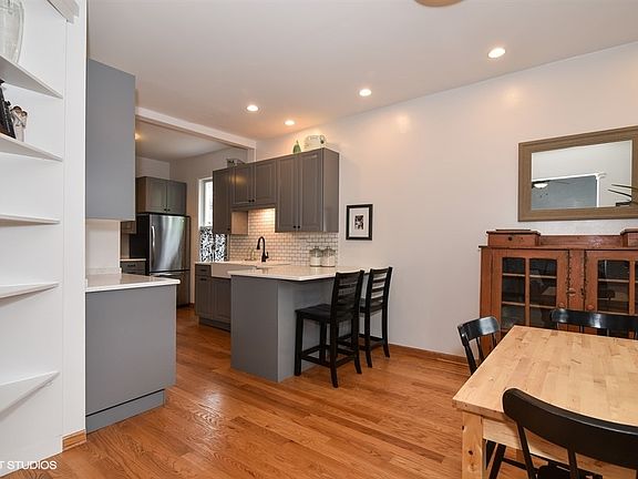 4th image of 3042 N Wolcott Ave
