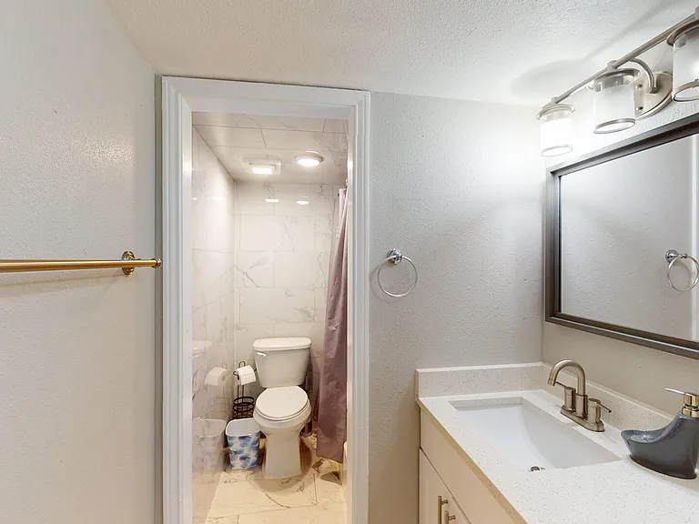 E Avenue J — Photo 25