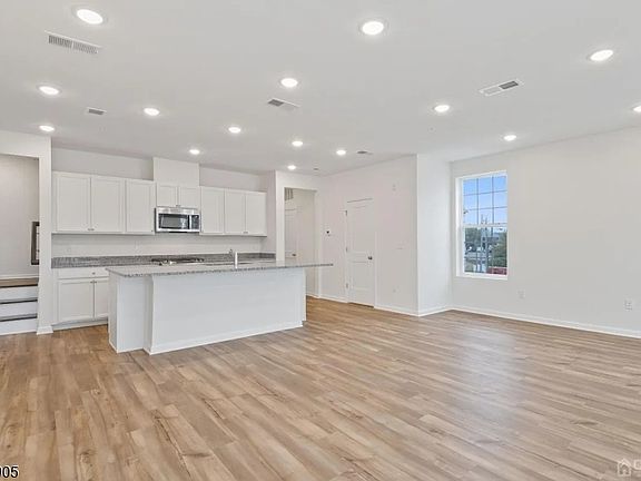 3rd image of 735 Station Rd #1