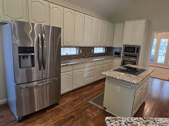 Kitchen, Granite counters, Stainless Steel appliances