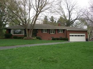 6147 Country Club Rd, Omaha, NE 68152