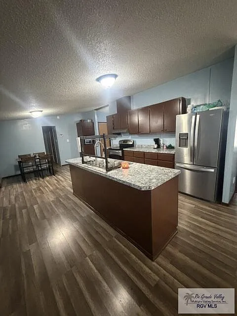 5 bed, 3.0 bath, 1938 sqft, $1,750 — Photo 1