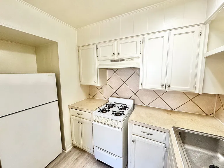 419 W Sycamore St — Photo 29