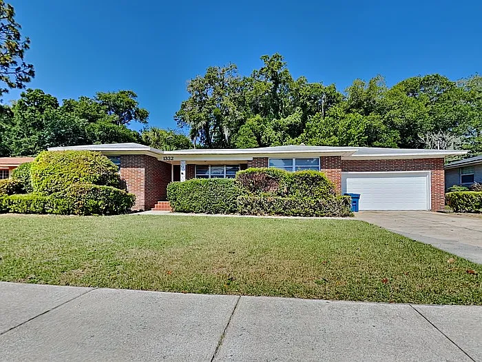 3 bed, 2.0 bath, 1896 sqft, $1,795 — Photo 1