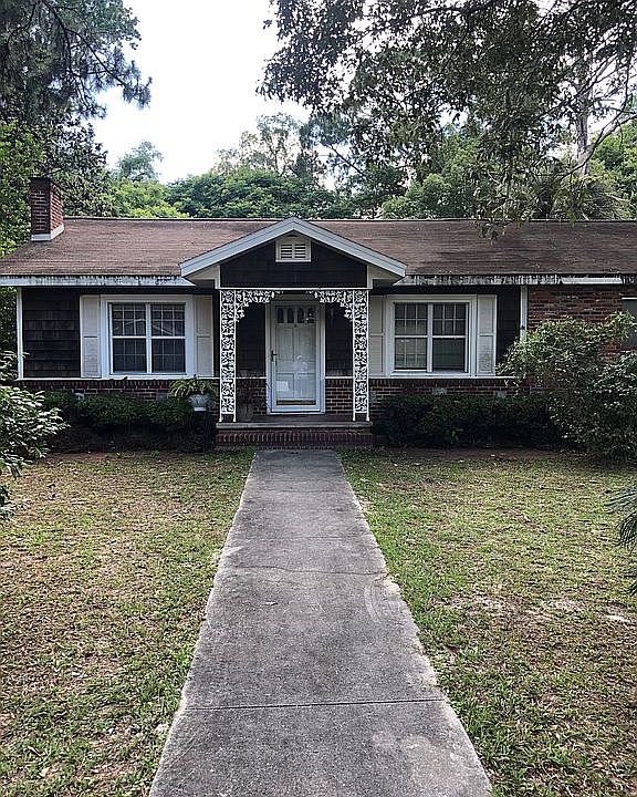 1st image of 900 Darrow Ave SE