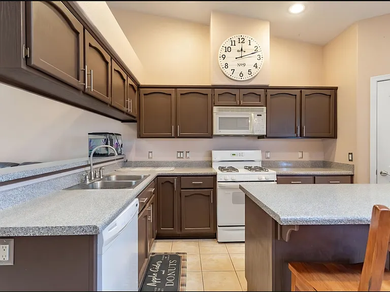 11385 S Kingman Ave — Photo 4
