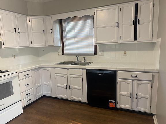 5th image of 3872 Hidden Springs Dr