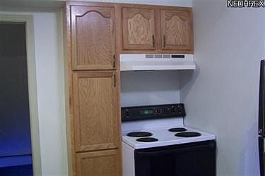 5th image of 614 W Oak St
