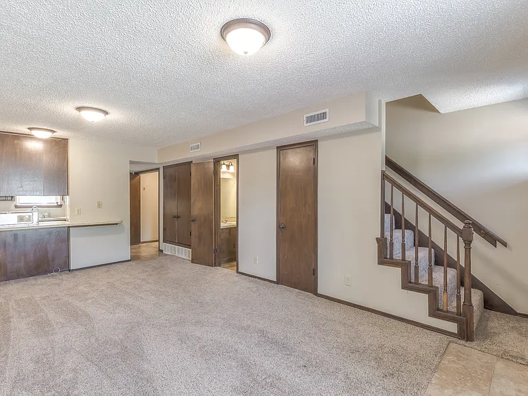 644B Earthside Dr — Photo 4