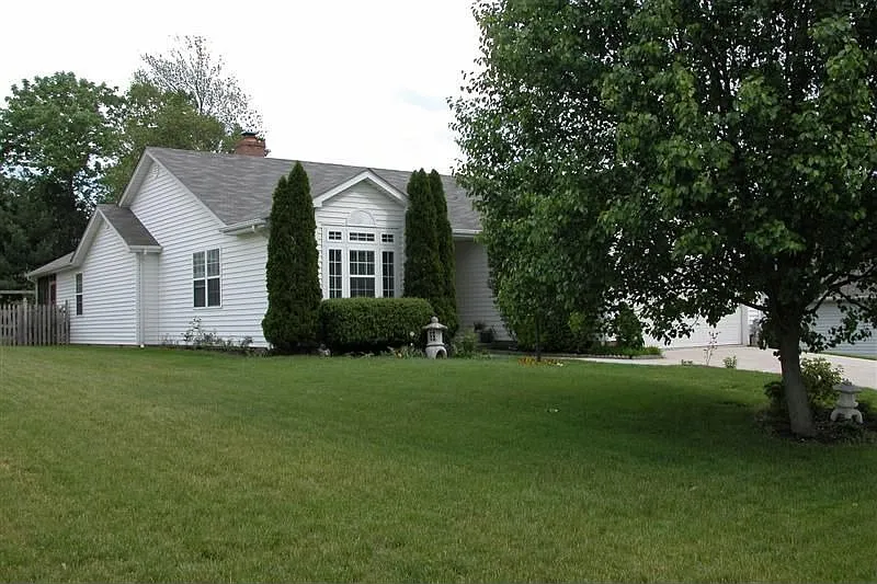 1318 Greenmont Dr photo 1