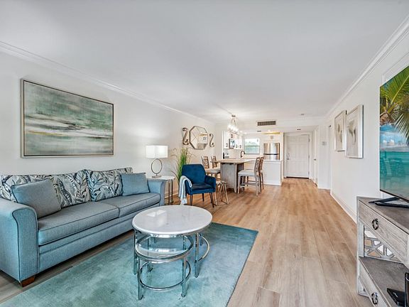 3rd image of 37 High Point Cir E APT 208