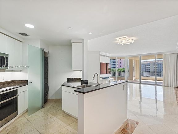 2nd image of 715 Crandon Blvd #Penthouse 6