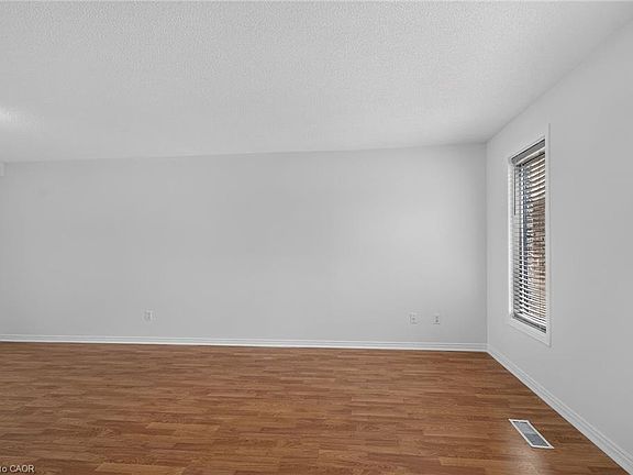 5th image of 21 Springgarden Cres