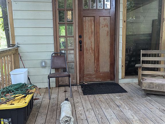 2nd image of 805 Caldwell St #3