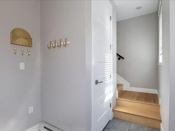 1st Floor Entry & Closet