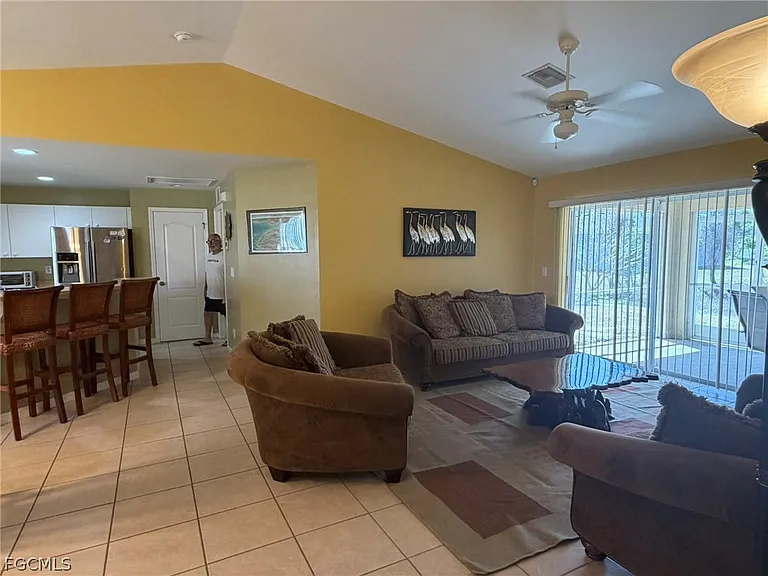 3732 NE 12th Pl — Photo 14
