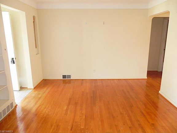 4th image of 1785 E 230th St