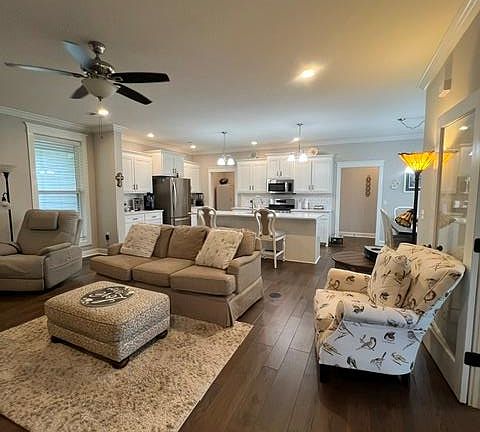 4th image of 100 Acorn Way