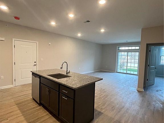 4th image of 422 Tower Ridge Cir #422