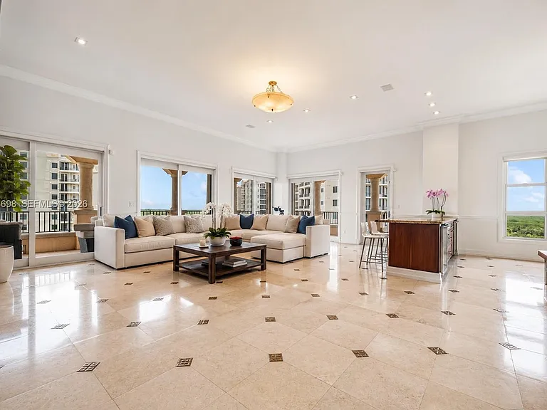 13633 Deering Bay Dr #Penthouse 285 — Photo 2