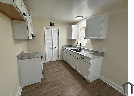 15519 Plainview Ave — Photo 3