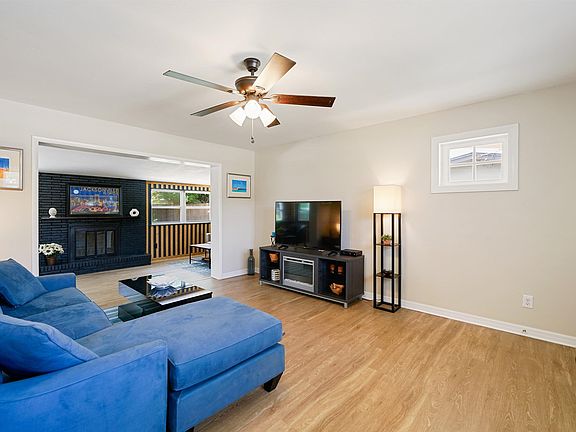 4th image of 10792 Hawaii Dr S