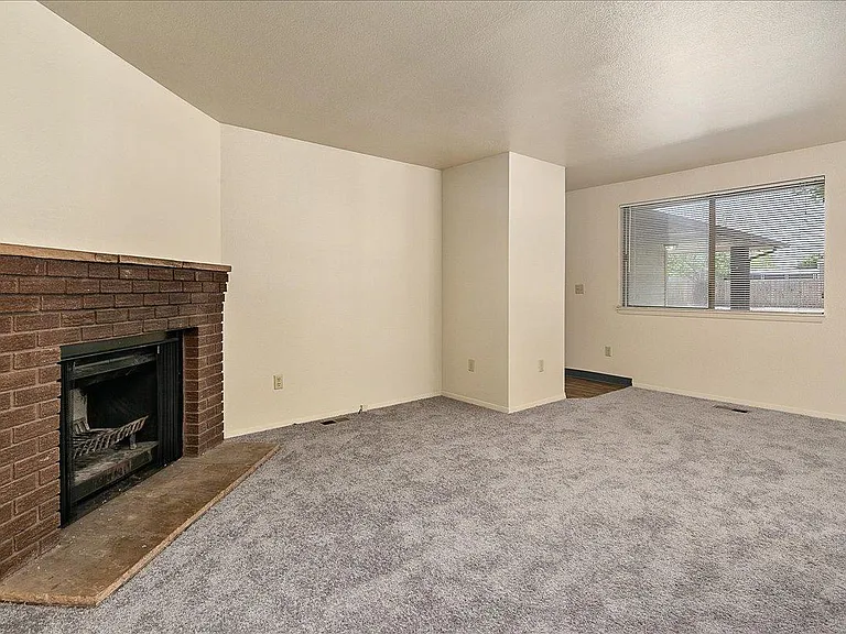 2304 W Canal St — Photo 12