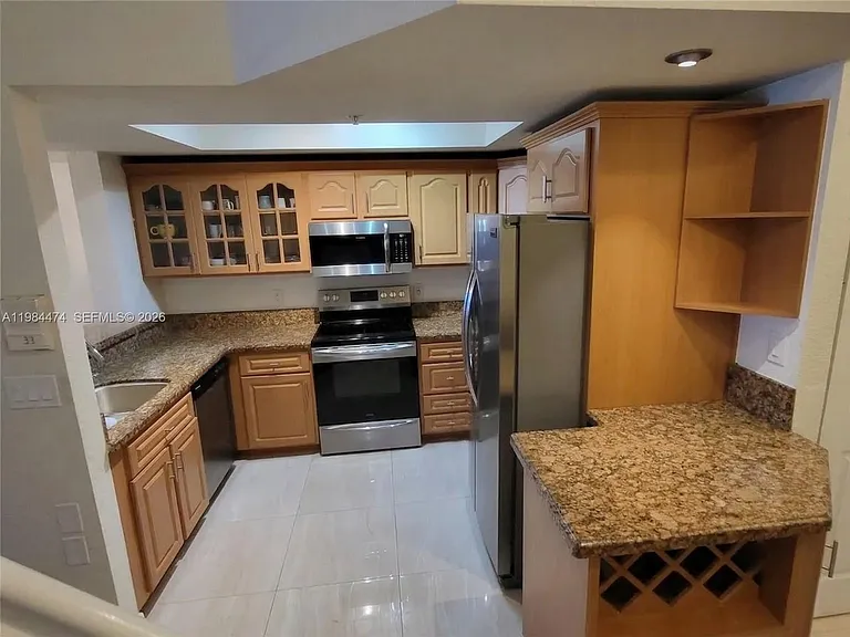721 SW 148th Ave — Photo 7