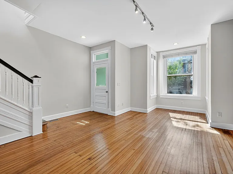 1427 Monroe St NW — Photo 4