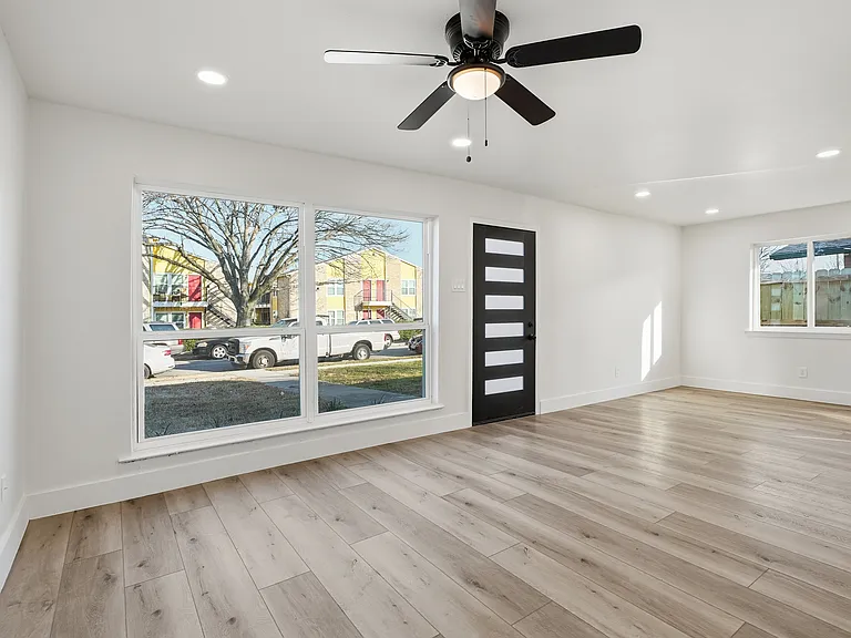 1721 R Ave — Photo 3