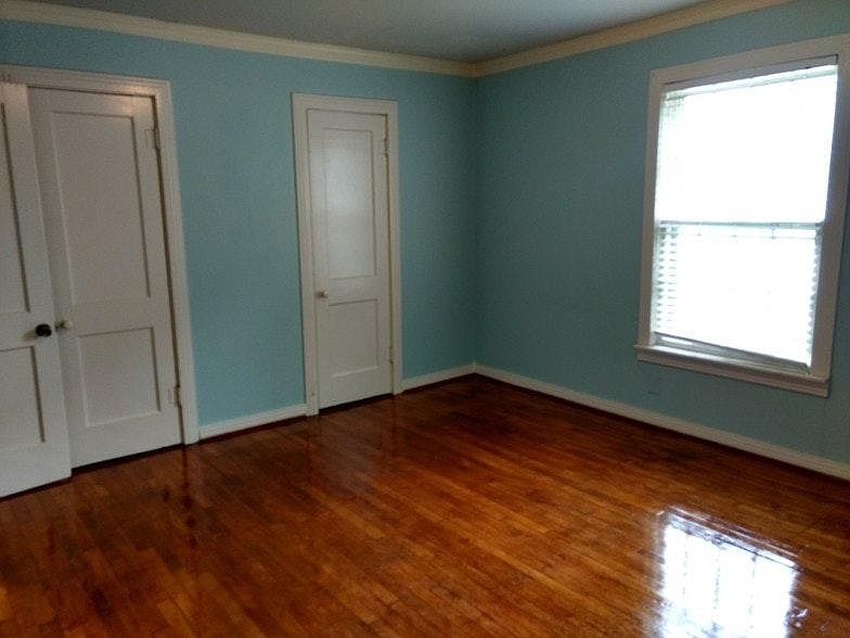 2nd image of 900 McCormick St #2