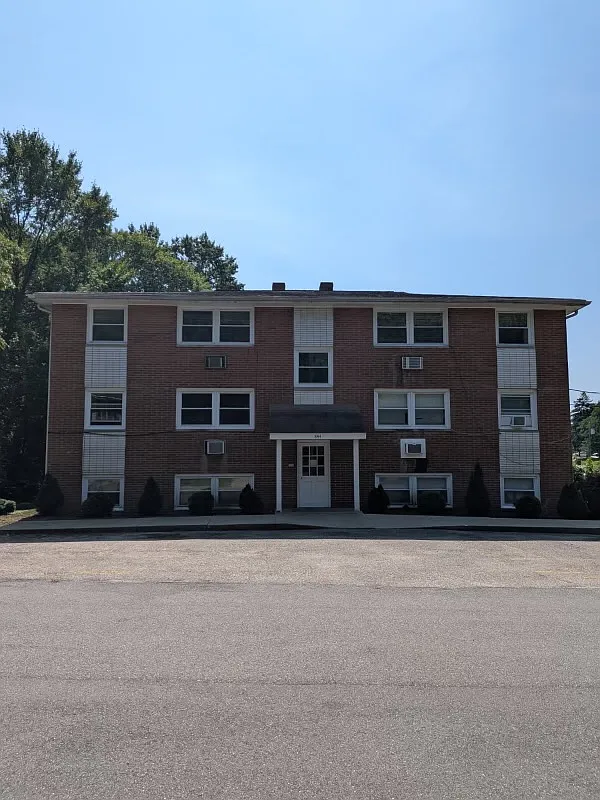 2 bed, $1,100 — Photo 1