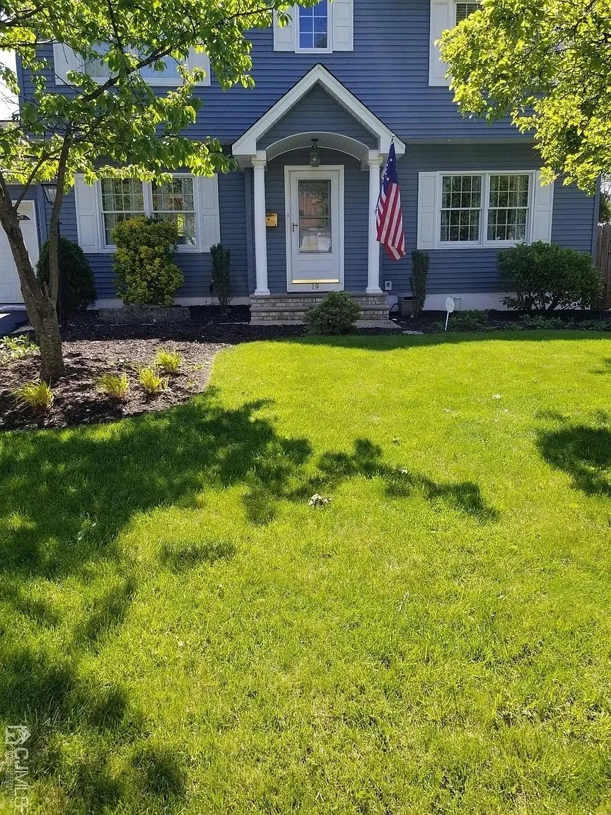 19 Maplewood Ave photo 1