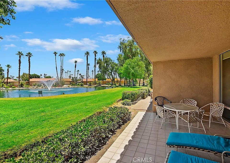8 Valencia Dr