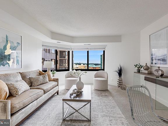 4th image of 900 Stafford St #1402