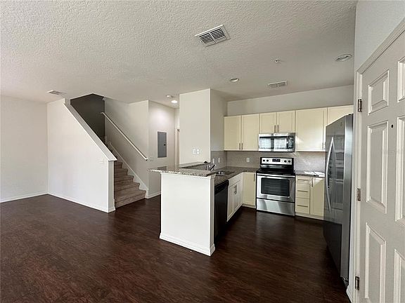 2nd image of 3208 Oyster Ln