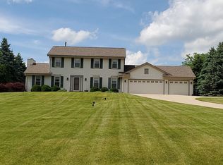 S75W23950 Vernon Hills Dr, Big Bend, WI 53103