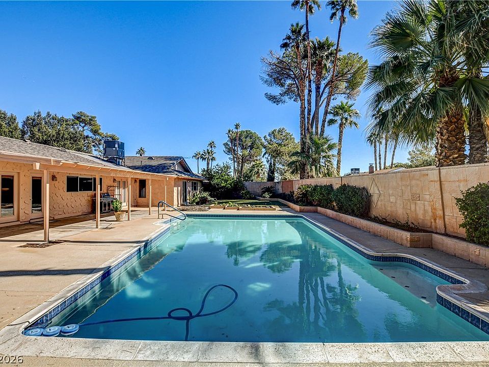 1st image of 3753 Meadowcrest Dr