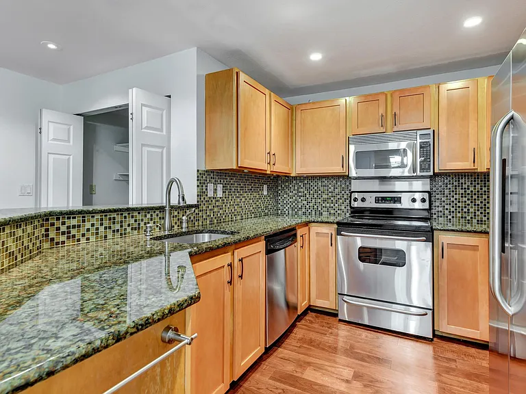 424 102nd Ave SE #107 — Photo 3