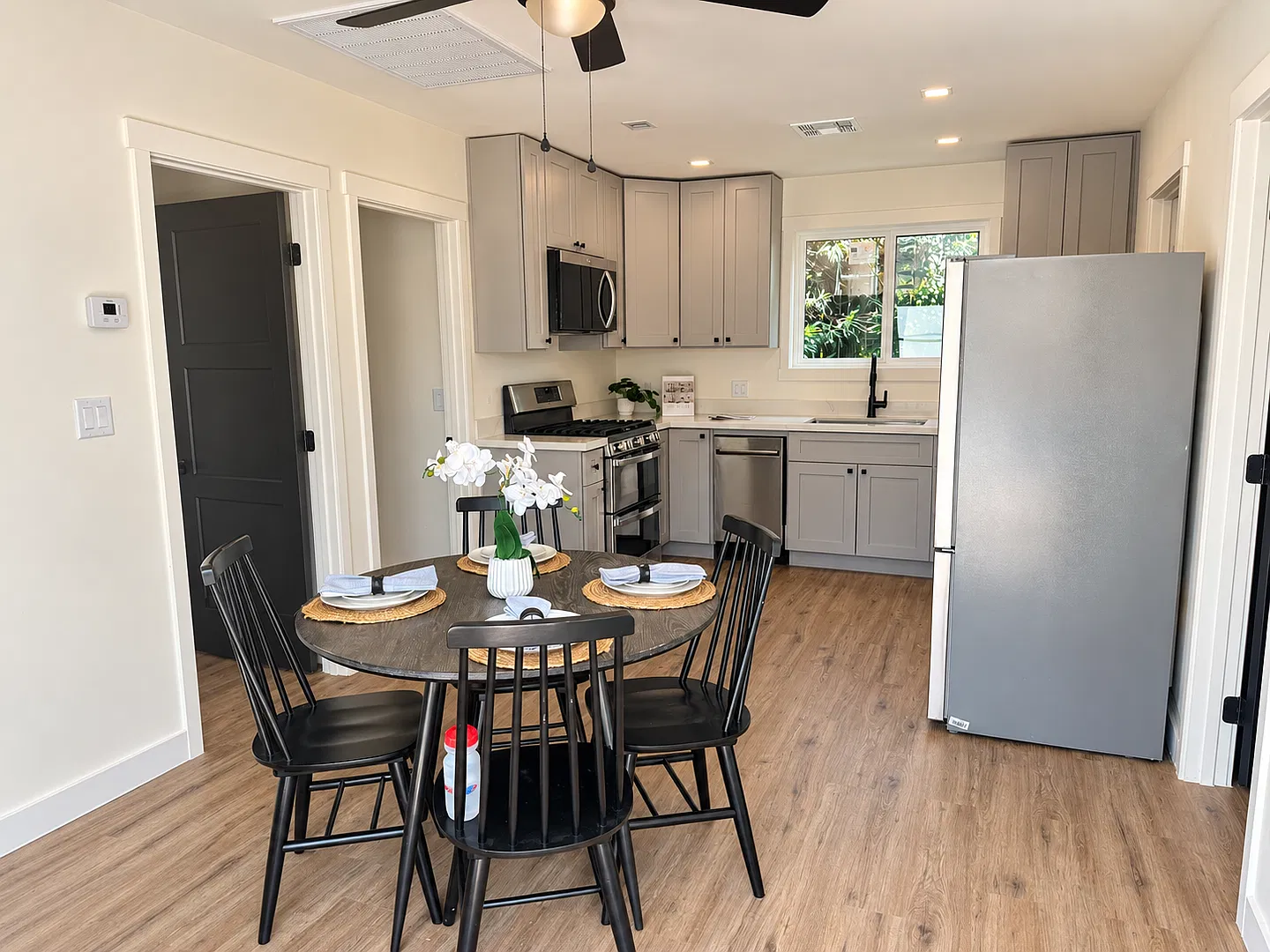 1324 E Hall St — Photo 2