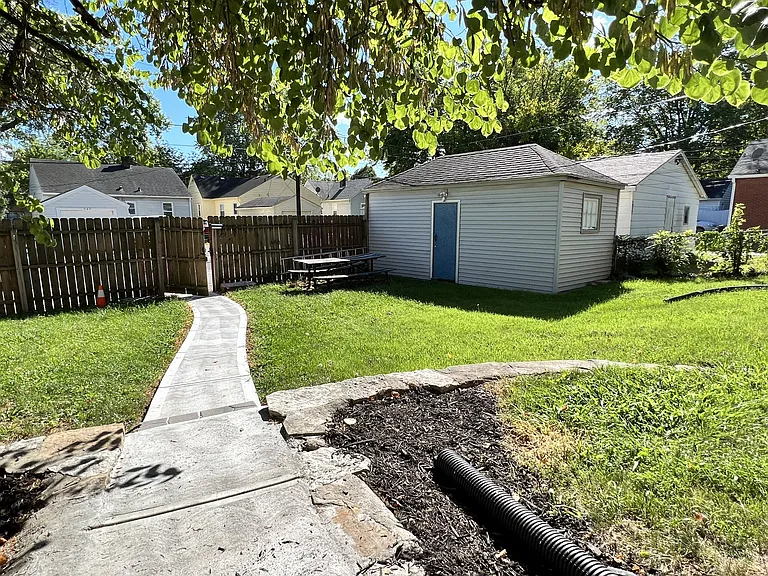 849 Berkley Rd — Photo 18