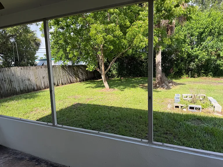 208 Plumosa Dr — Photo 9