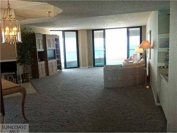 Spacious Family Room