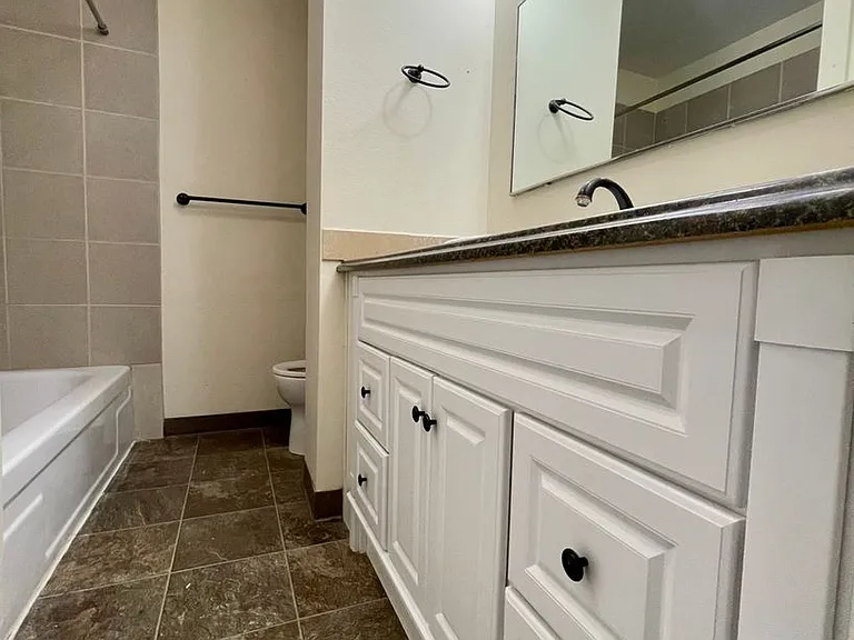 9039 SE Stark St — Photo 11