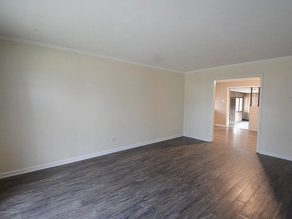4th image of 9078 Whitworth St