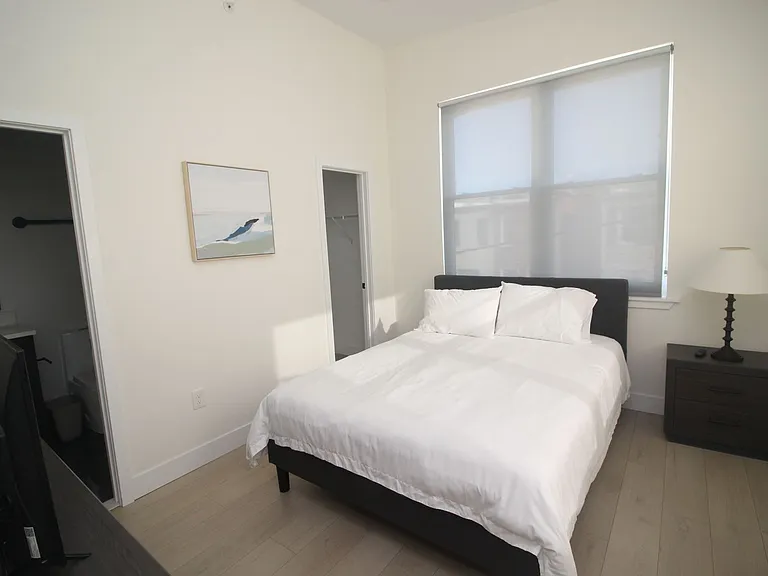 Modern and Sleek 611 S Fagley Street Apartments! — Photo 37