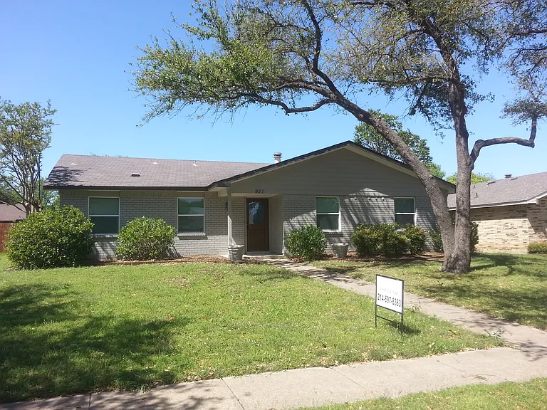 921 Harvest Glen Dr — Photo 1