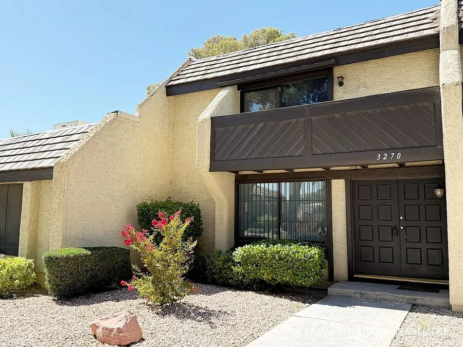 Beautiful 3-Bedroom Townhome with Prime Poolside Location! — Photo 2